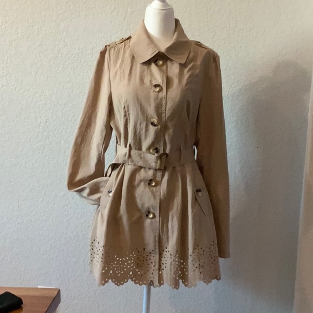 Camel raincoat. Lightweight jacket